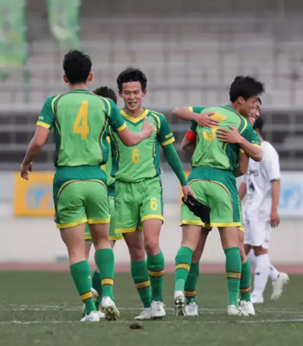 喜ぶ帝京長岡　高校サッカー