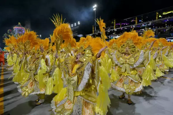 サンパウロで祭典開幕