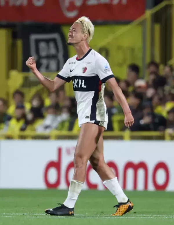 喜ぶ鈴木　Ｊリーグ