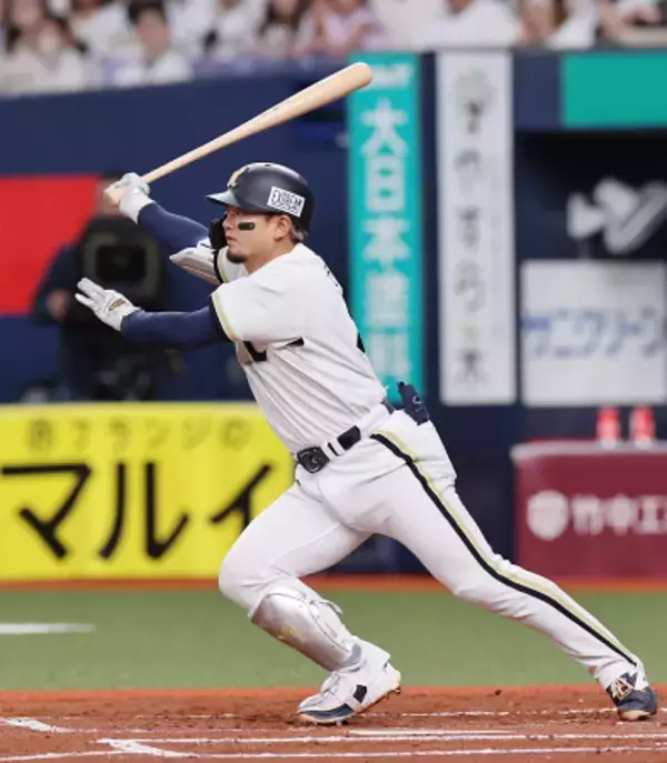 森友の２点適時打　プロ野球