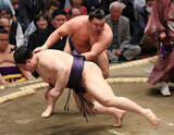 「霧島、２連勝＝豊昇龍が休場、横綱不在に―大相撲夏場所２日目」の画像1