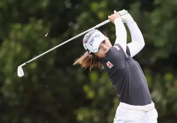 佐久間のティーショット　女子ゴルフ