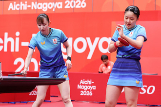 決勝１セット目を終えた張本美、早田組