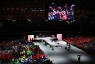 各国・地域の旗手ら　デフリンピック