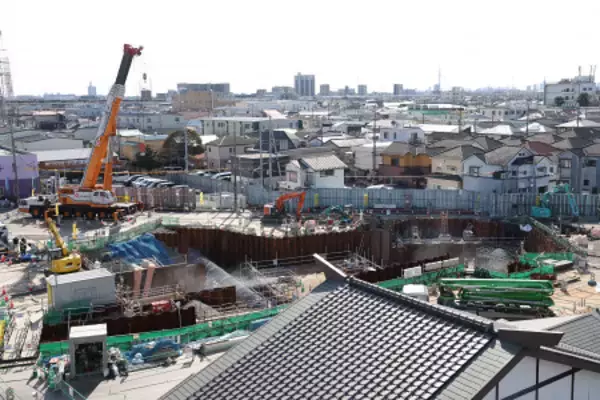 大穴、いまだぽっかり