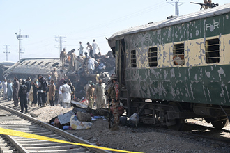 列車狙いテロか、２４人死亡