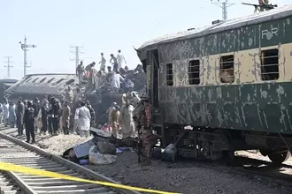 列車狙いテロか、２４人死亡