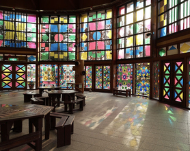 ガラス窓をステンドグラス風に装飾