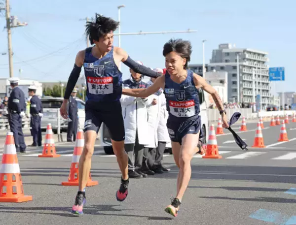 東洋大の迎と緒方　箱根駅伝