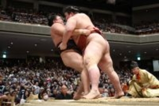 熱海富士、トップに並ぶ＝大相撲初場所