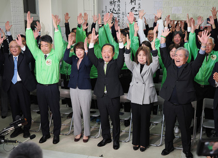 名護市長選、現職が３選確実