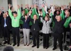 名護市長選、現職が３選確実