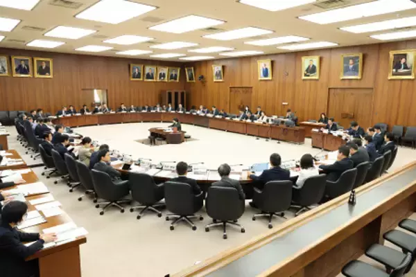 衆院憲法審が今国会初討議