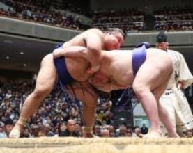 安青錦、高安に快勝＝大相撲初場所