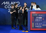 「第５エンドを終えた日本チーム　五輪」の画像1