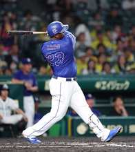 中日のサノー、値千金の一発＝プロ野球
