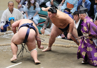 大の里の引き落とし