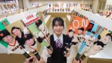 「変わり羽子板」４０年の歴史展