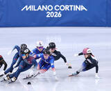 「滑走する長森と渡辺　五輪」の画像1