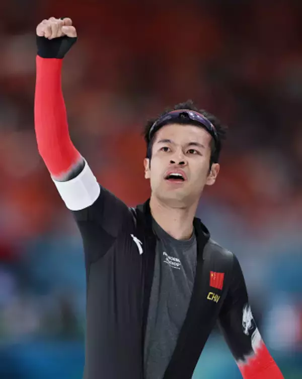 ガッツポーズする寧忠岩　五輪