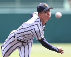 白樺学園主将の村端、投打で奮闘＝高校野球