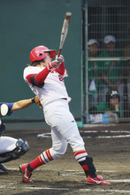 香港戦で２ランを放つ山内　アジア大会