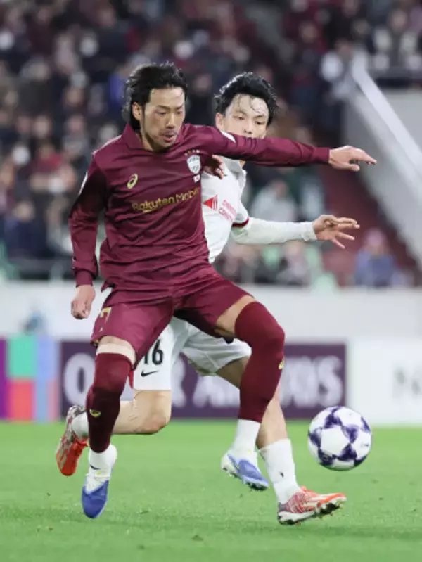 競り合う井手口　ＡＣＬサッカー