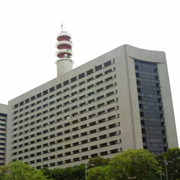 集団でドリフト走行容疑、５人逮捕＝未明の大井埠頭、信号無視も―警視庁