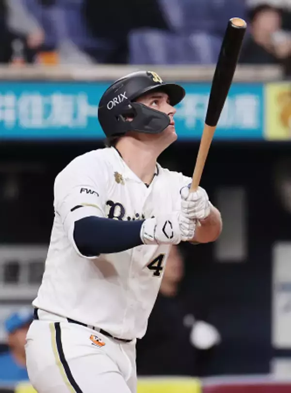 シーモアの勝ち越し２ラン　プロ野球