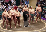 「あいさつする八角理事長」の画像1