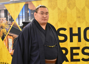 豊昇龍ら、パリ公演終え帰国＝大相撲