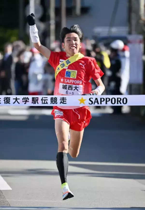 ゴールする城西大の斎藤　箱根駅伝