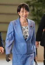 日仏首脳、１日会談