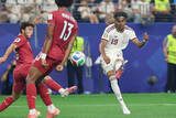 「シュートを放つヤマル　Ｗ杯サッカー」の画像1
