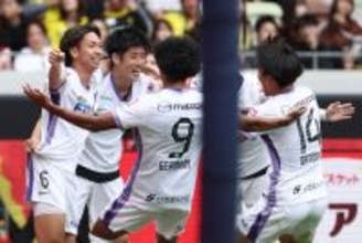 祝福される荒木　Ｊリーグ