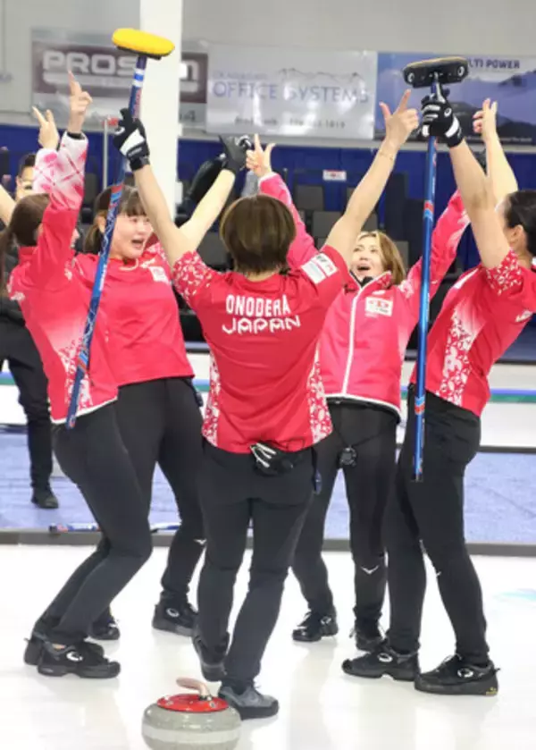 諦めずつかんだ五輪切符＝フォルティウス、存続危機乗り越え―カーリング最終予選・日本女子