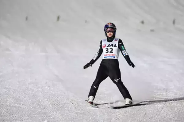 飛躍を終えた高梨