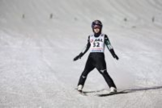 飛躍を終えた高梨