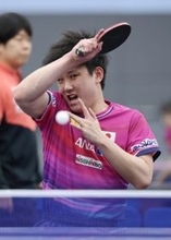 練習する張本智