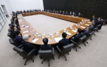 景気判断、全９地域据え置き