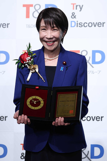 流行語大賞は「働いて働いて」