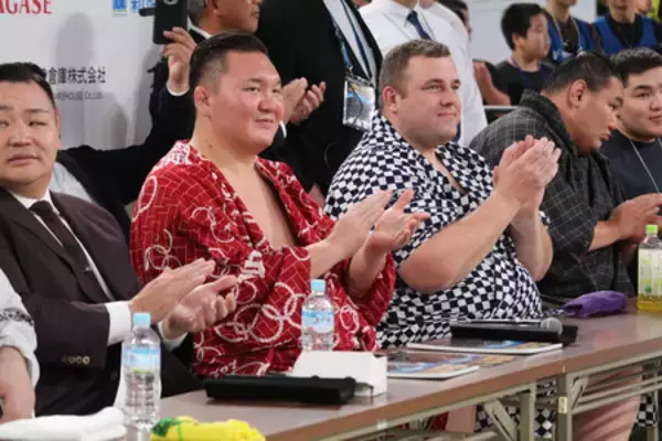 白鵬さん、熱戦に笑顔＝第１６回「白鵬杯」―相撲
