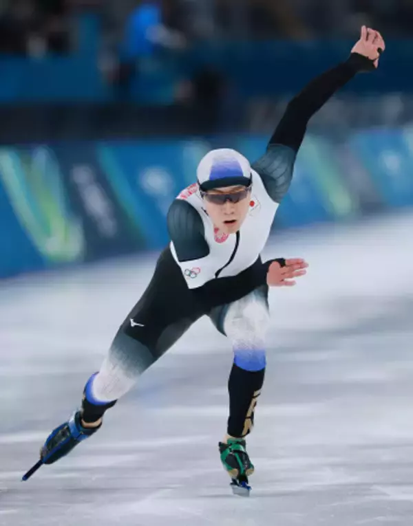 滑走する森重　五輪