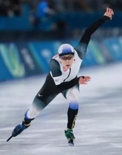 滑走する森重　五輪