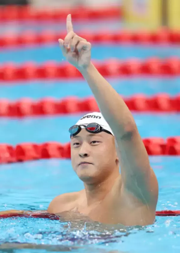 喜ぶ谷口　競泳日本選手権