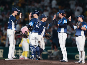 喜ぶ西武ナイン　プロ野球