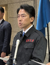 小泉防衛相、自衛隊に人命救助指示
