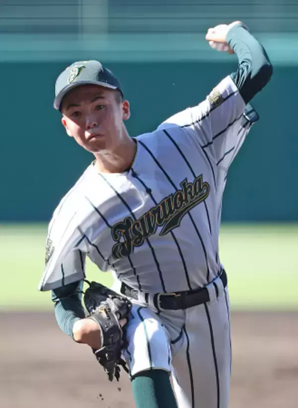 鶴岡東先発の小山　高校野球