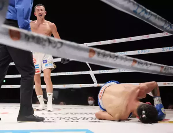 矢吹、ＫＯで初防衛＝接近戦、１２回に決着―ＩＢＦフライ級