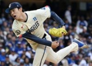 佐々木が今季初勝利　大リーグ
